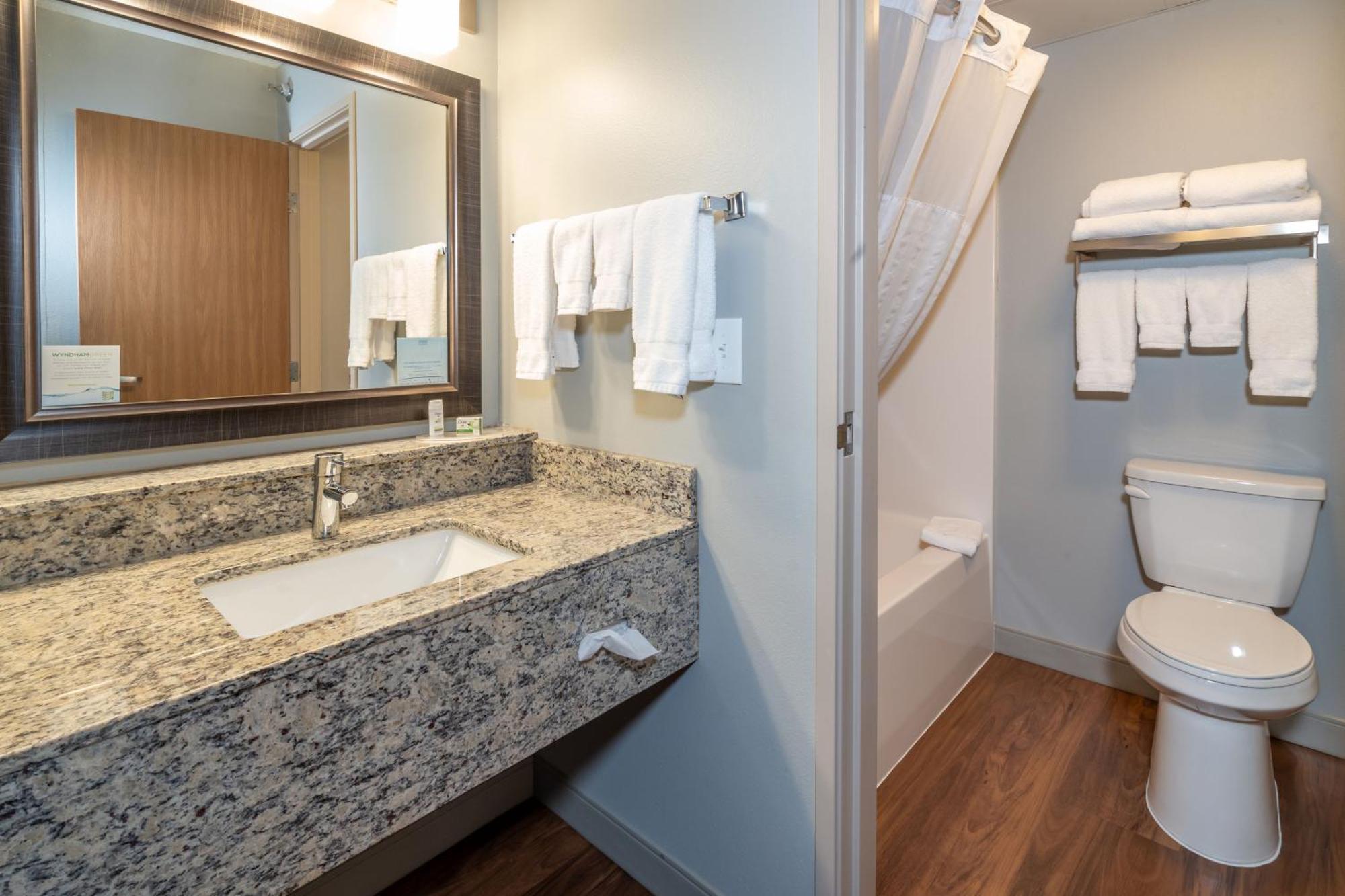 Americinn By Wyndham Valley City Conference Center Екстериор снимка